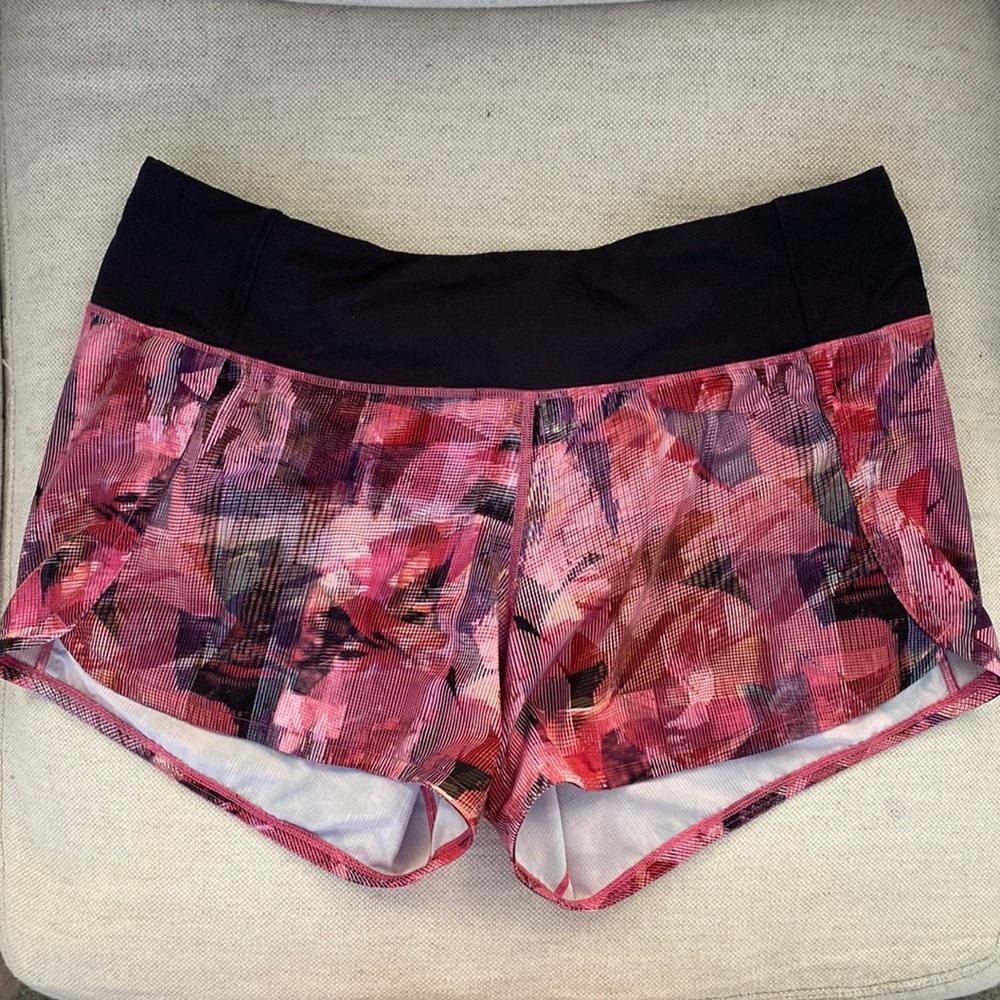 Lululemon Speed Up shorts sz 8. 4 in inseam in hard to find color.